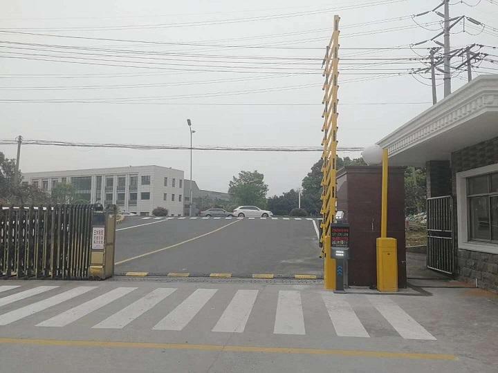 工廠車(chē)牌識(shí)別系統(tǒng)率低怎么解決？